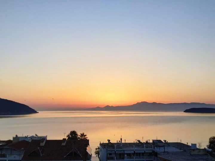 Sea And Sky Apartment Néa Péramos Dış mekan fotoğraf